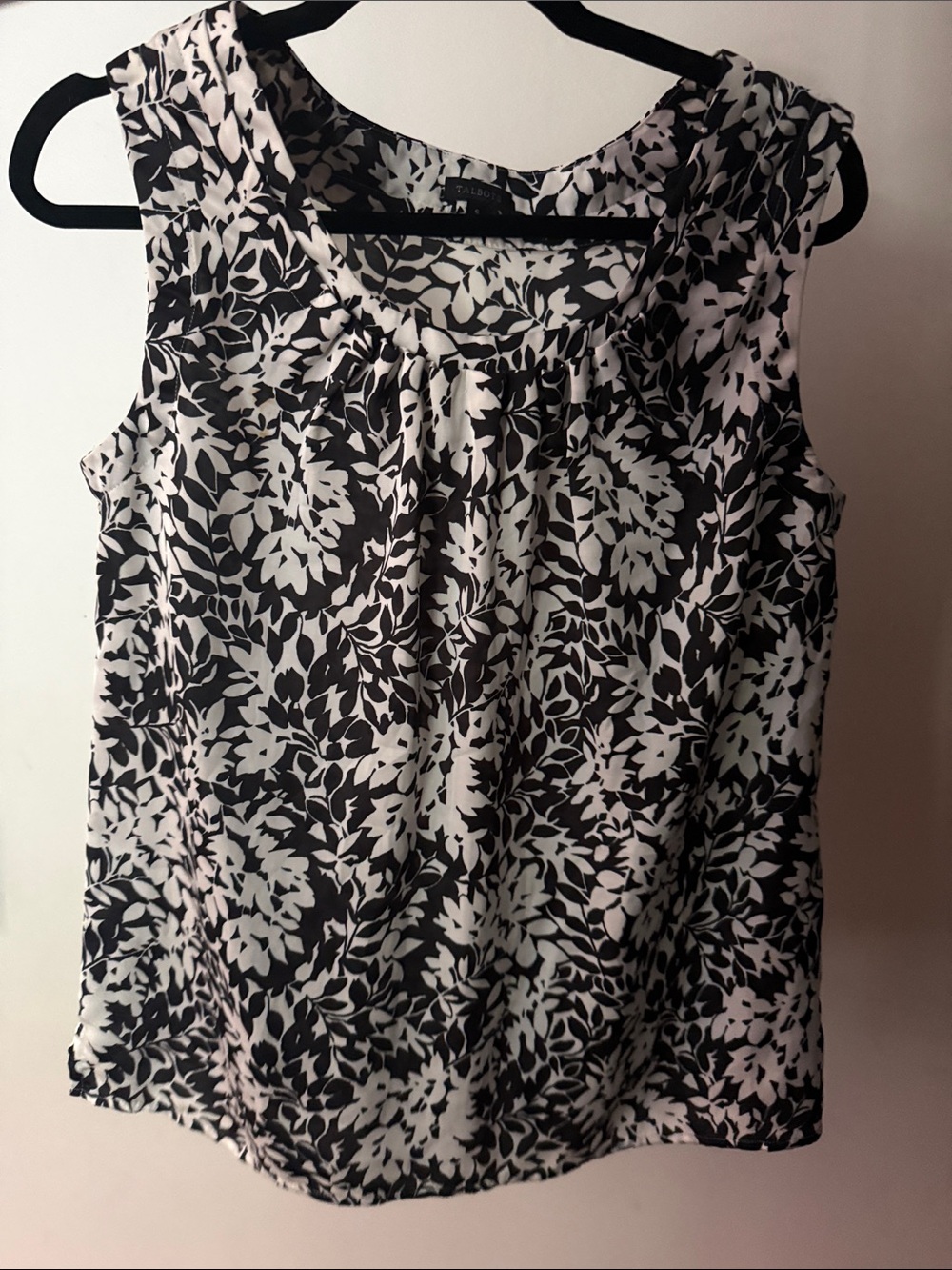 Talbots black and white floral scoop-neck sleeveless blouse sz small